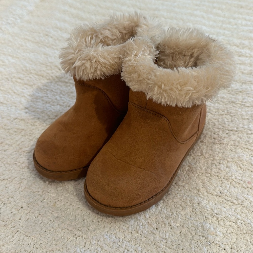 Cat and Jack faux fur lined boots toddler size 8